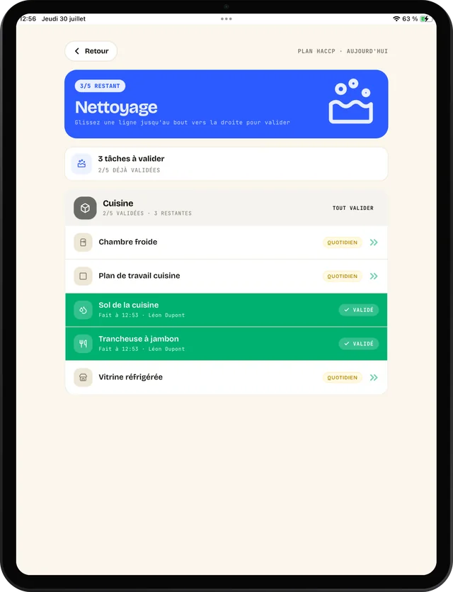 Module Nettoyage de Cleanzee sur tablette : les tâches du jour de la zone Cuisine, deux déjà validées avec le nom de l'employé et l'heure